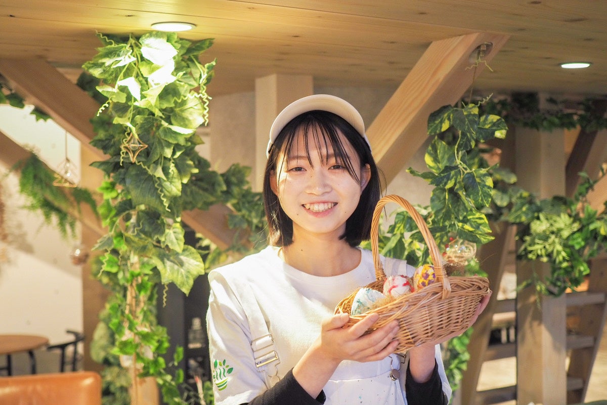 おふろcafe ハレニワの湯で夏休みの宿題お助け企画。工作お姉さんによる「バスボム作りワークショップ」を開...