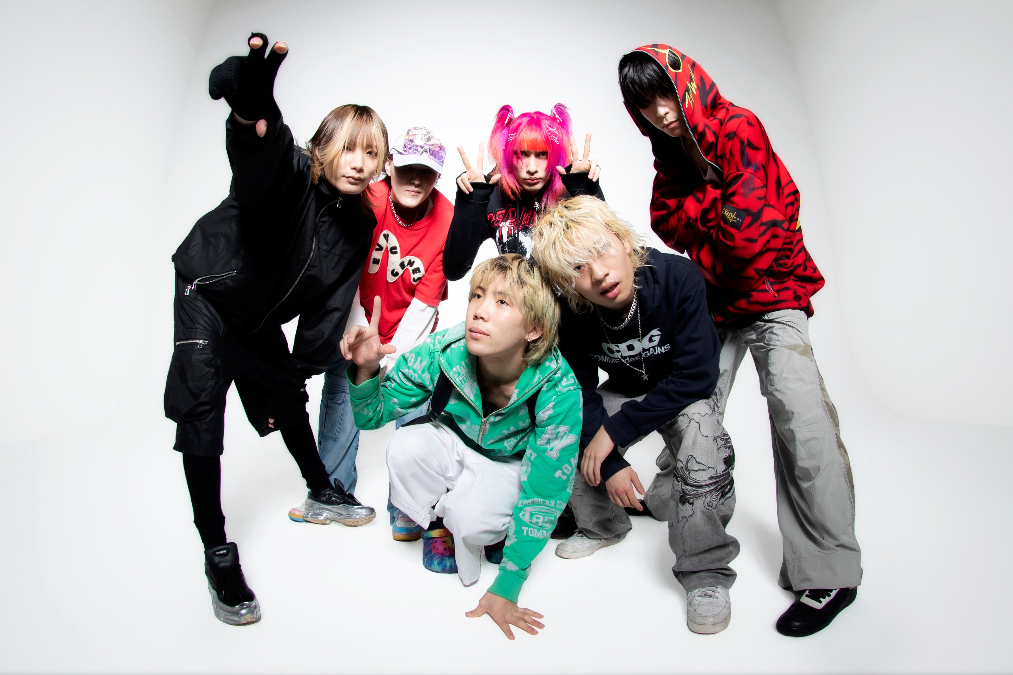 STARKIDS、EP『ASIAX』のキックオフとして、韓国の若手人気ラッパーUNEDUCATED KID とのコラボ楽曲 「BUSY (f...