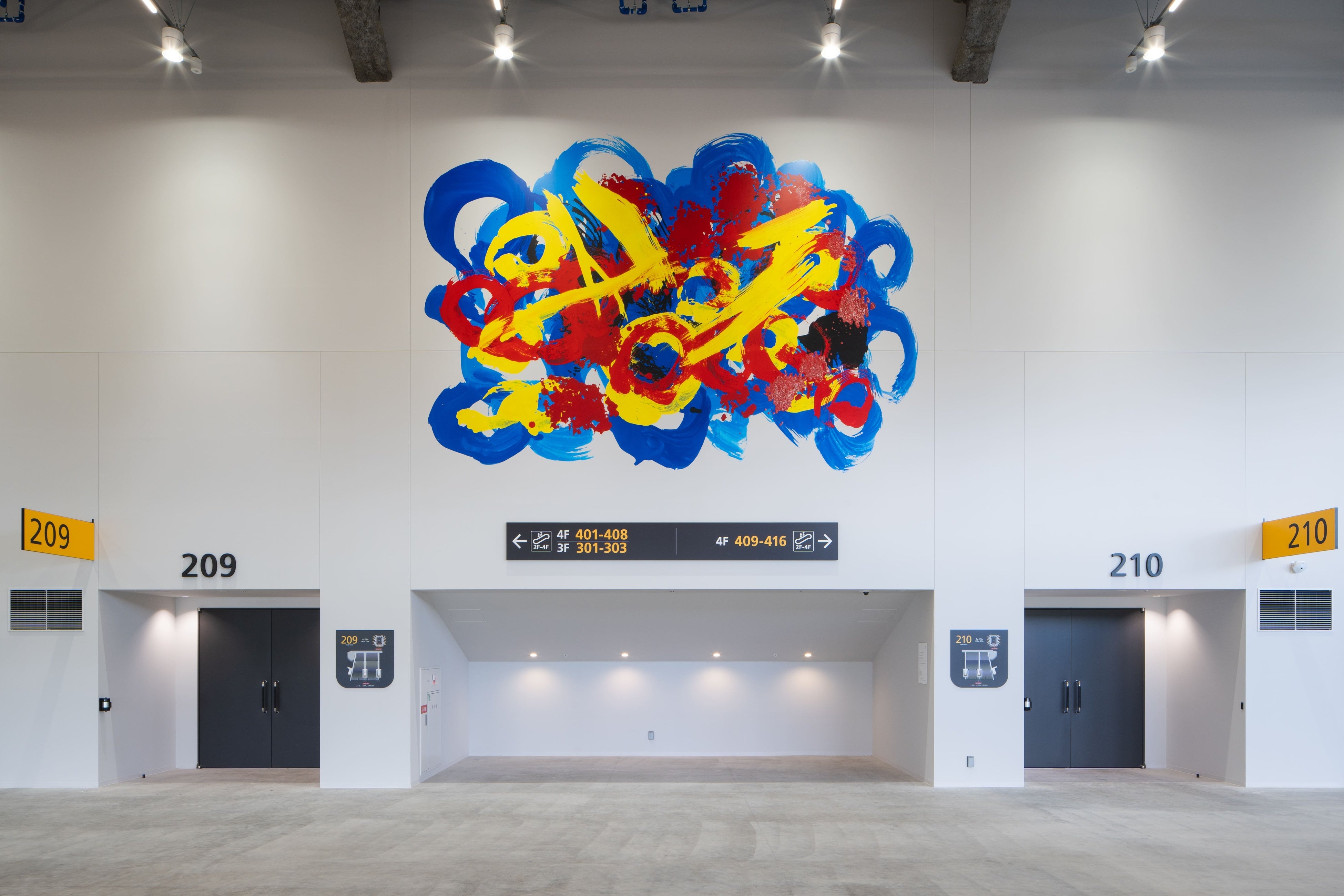 ヘラルボニー、「LaLa arena TOKYO-BAY」の2階コンコース壁面に巨大アートを装飾