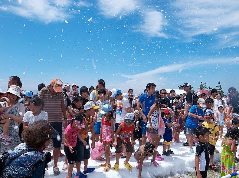 SUMMER CAMP２０２４　夏の白浜に雪が積もる！！こどもの“雪”あそび！を叶えよう！「サマースノーパーク」を...