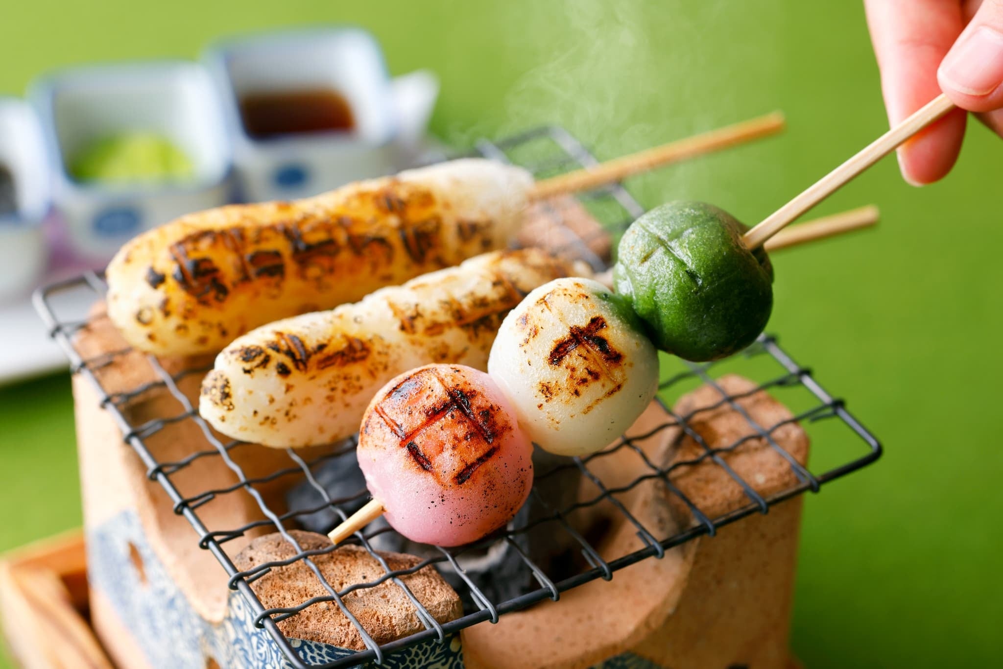 自分好みに焼いて楽しめる串団子も！老舗茶屋「土倉」とコラボした、「からまつ」初のアフタヌーンティー！