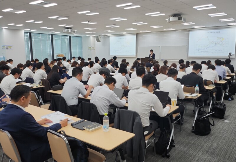 株式会社武蔵野は2024年7月20日（土）に全社員勉強会で健康経営の取り組みとして「メンタルヘルスケア研修」...