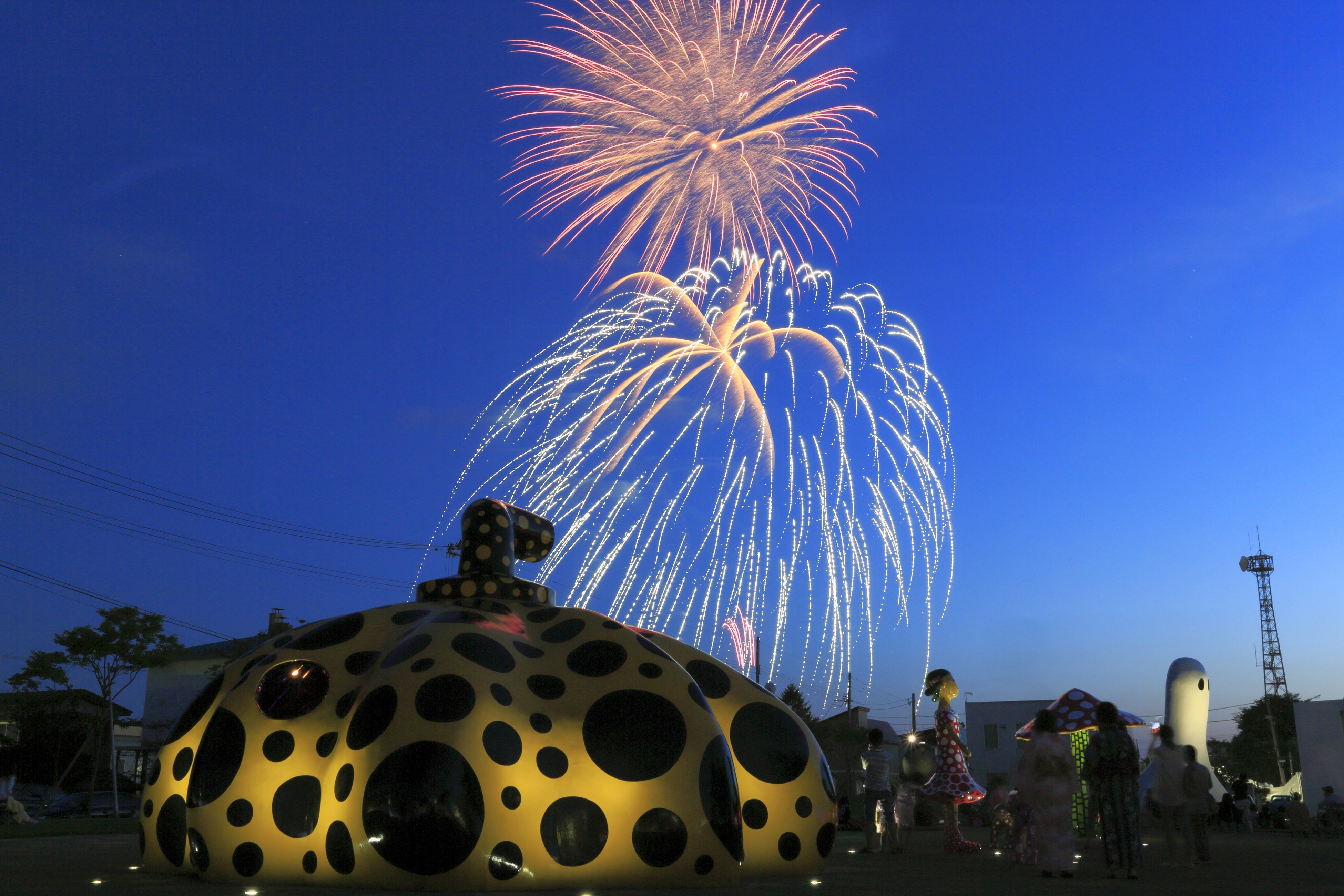 約2000発の打上花火が8月14日、「アートのまち」十和田の空を彩ります！中心市街地で楽しめる「十和田市夏ま...