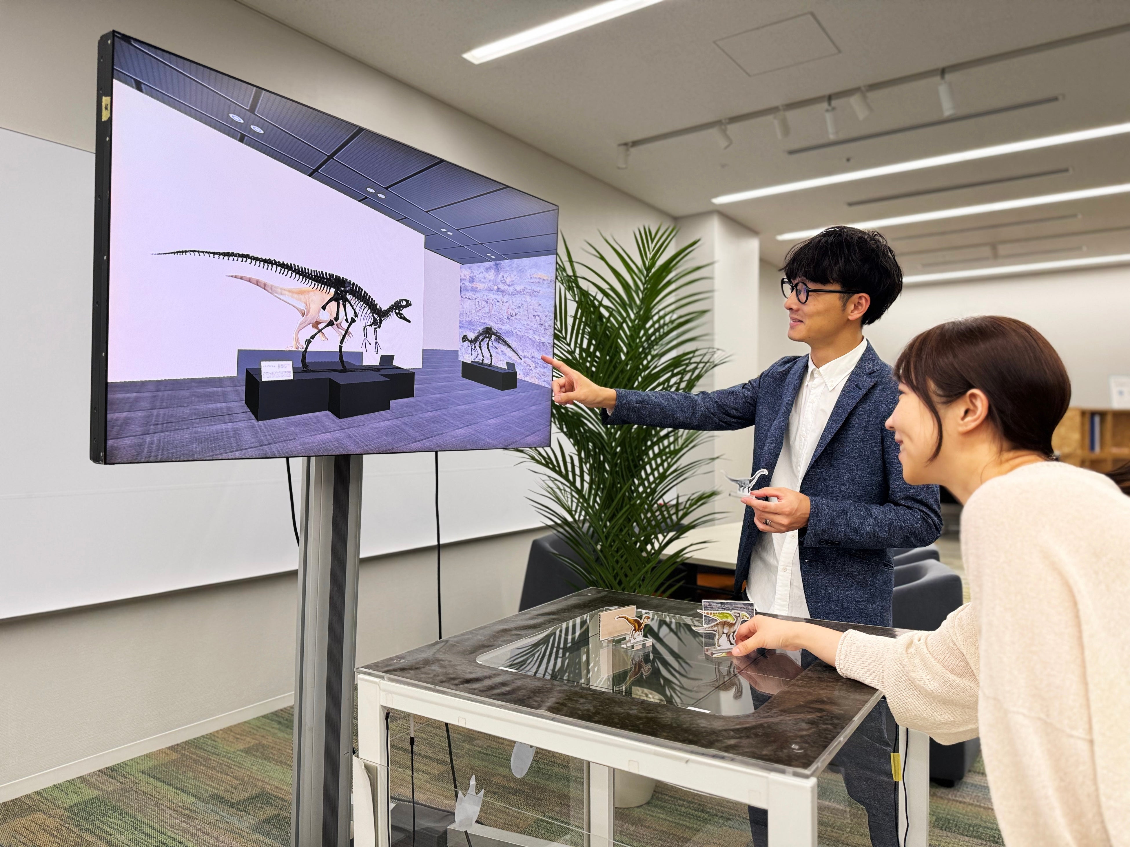 大日本印刷と福井県立大学　恐竜の魅力を伝える「VR恐竜展システム　-福井恐竜編-」を開発