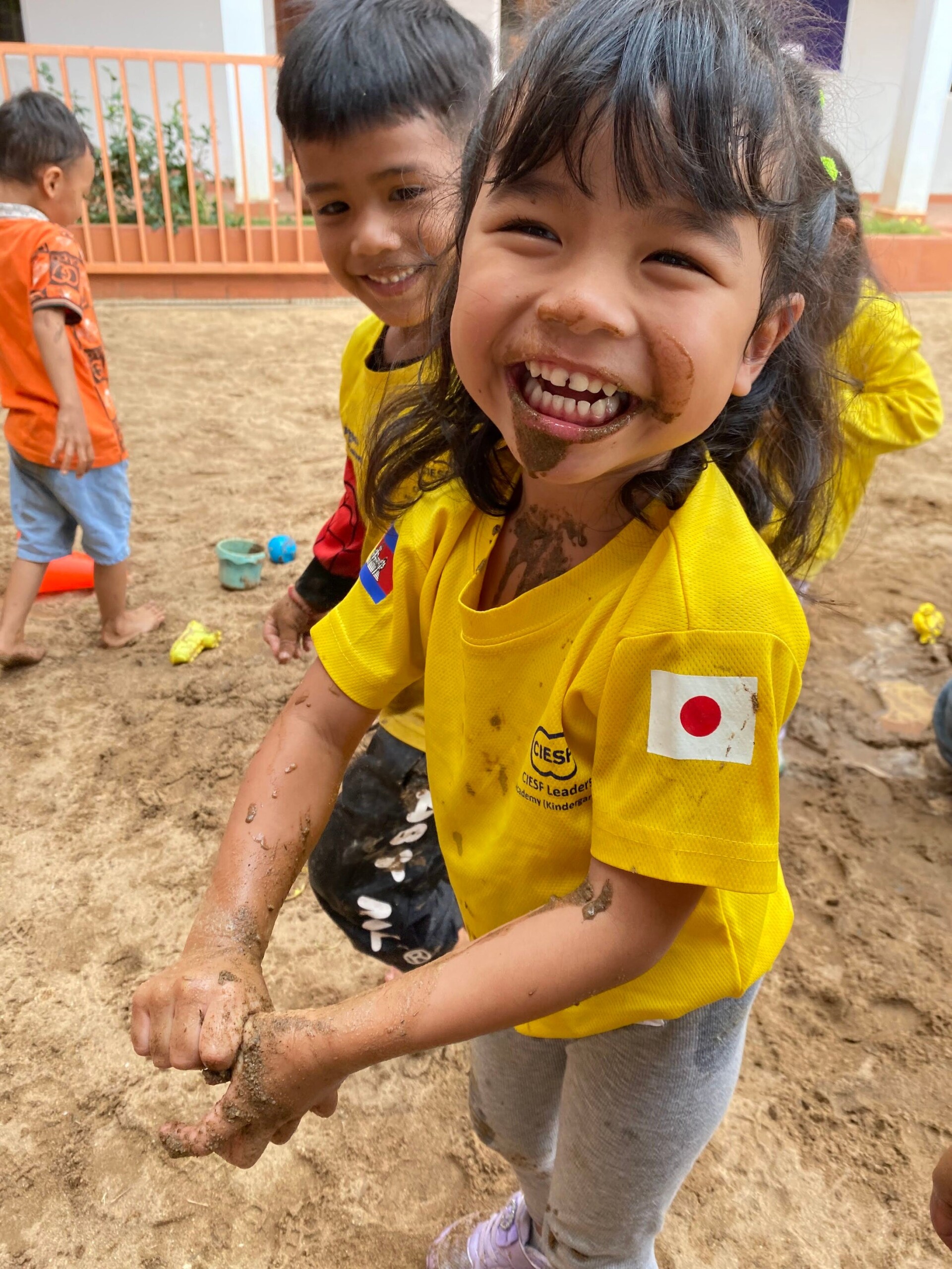 カンボジアの子どもたちへ“安心＆安全な学びを” スクールバス購入