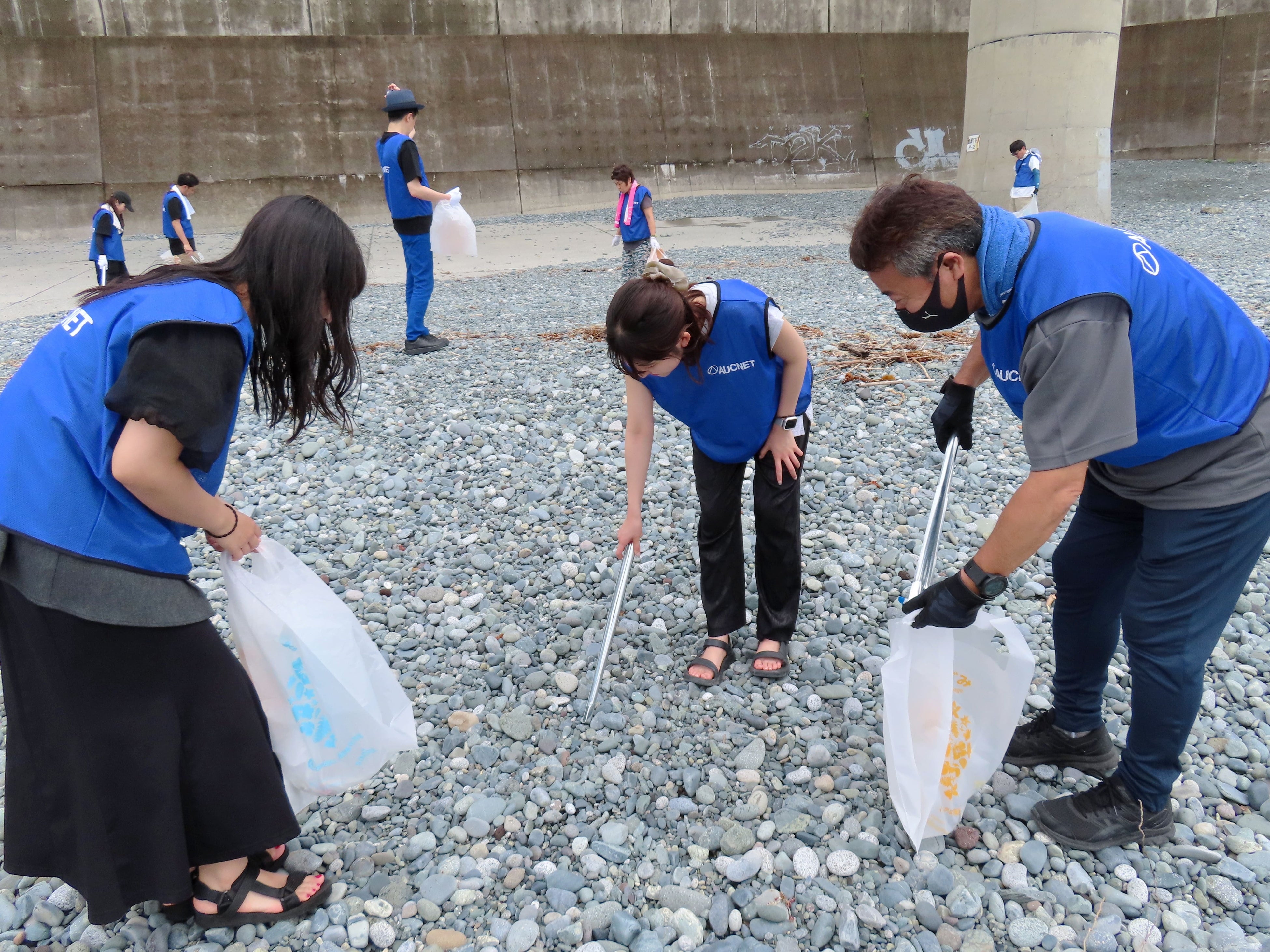 オークネット　自然環境保全活動の一環として第2回海の清掃活動を実施