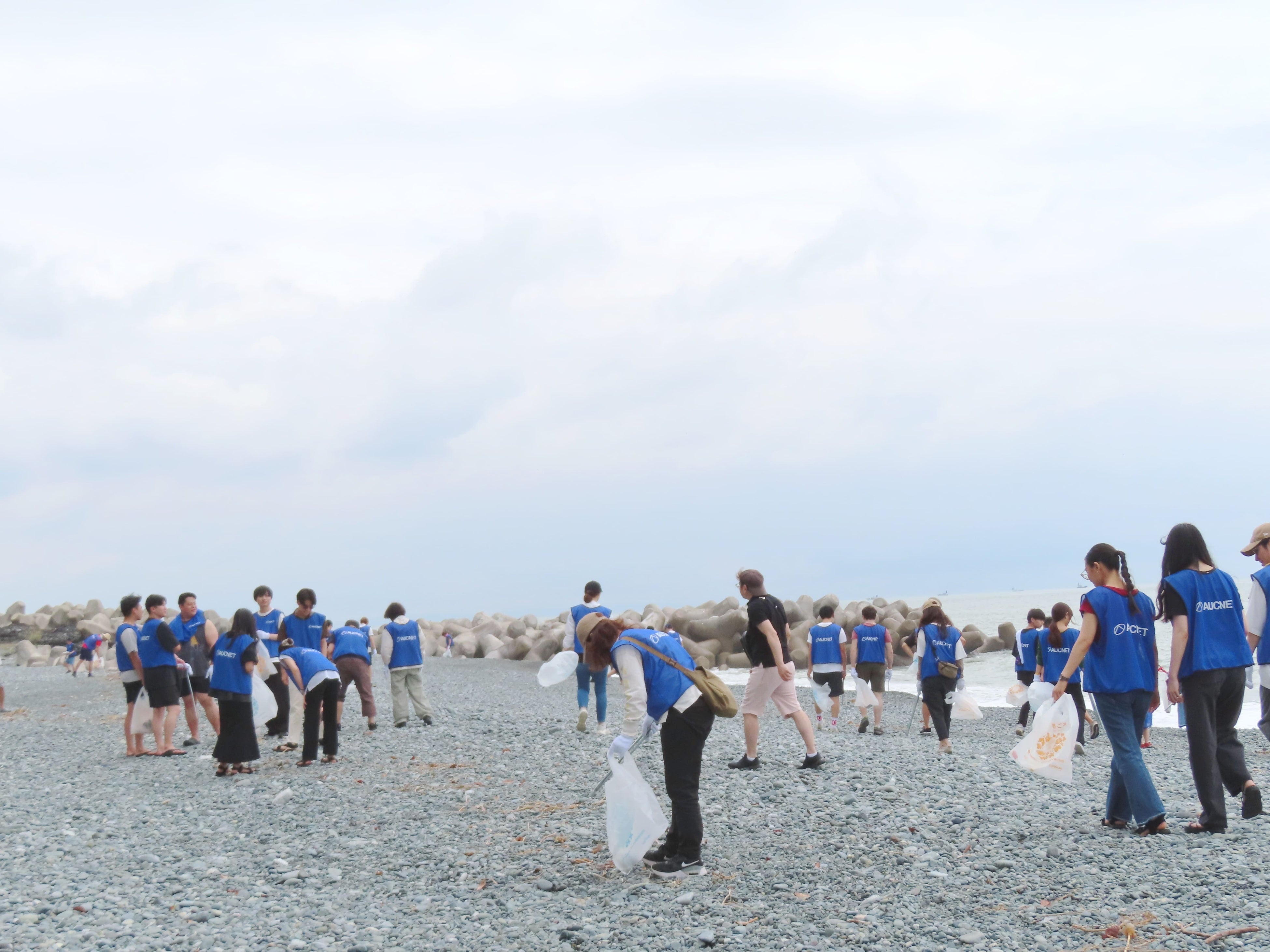 オークネット　自然環境保全活動の一環として第2回海の清掃活動を実施