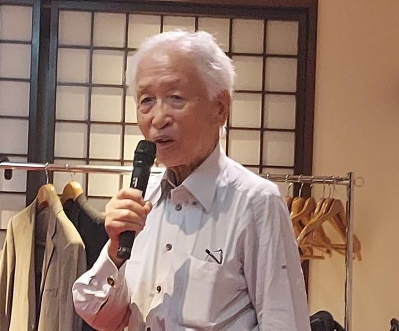 これまでの経験を紹介する小長Alumni会長