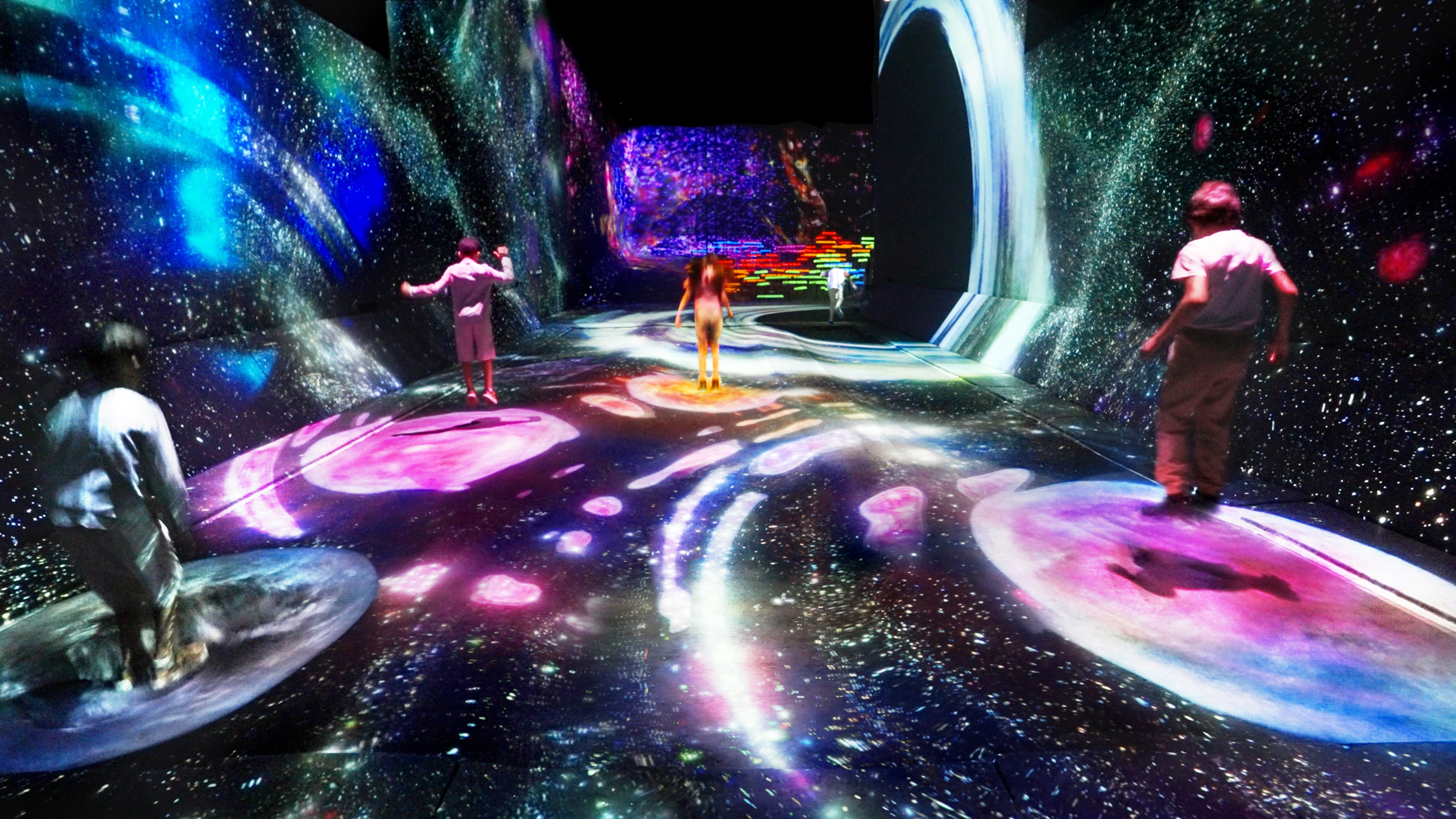 チームラボ《マルチジャンピング宇宙》Courtesy teamLab Borderless, Jeddah (c) チームラボ