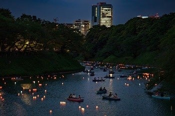 【産学連携×地域活性化】神田外語学院の学生が千代田区の夏の風物詩イベント「皇居千鳥ヶ淵 灯ろう流し」で訪...