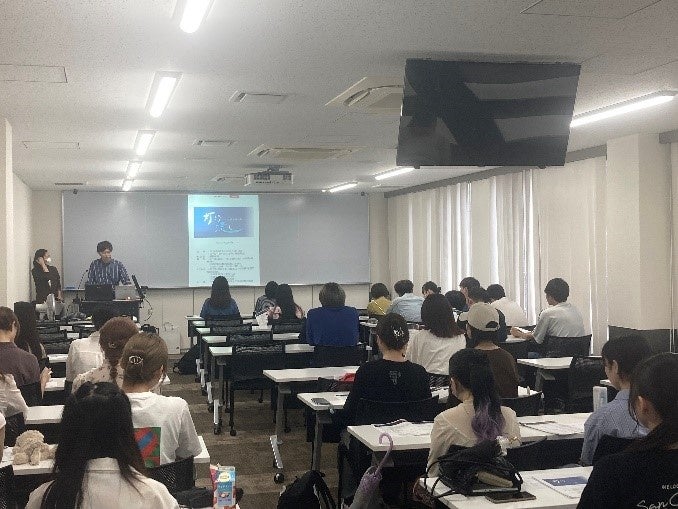 【産学連携×地域活性化】神田外語学院の学生が千代田区の夏の風物詩イベント「皇居千鳥ヶ淵 灯ろう流し」で訪...