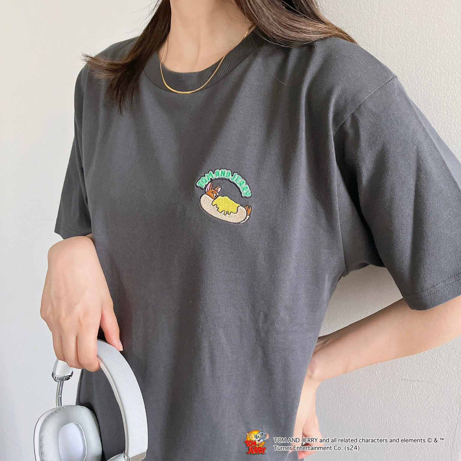 AS KNOW AS plusから2025年に85周年を迎える、『トムとジェリー』のスペシャルなデザインTシャツが登場！