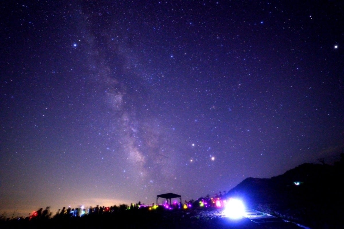 白馬五竜の夏休み！山頂でペルセウス座流星群を眺める「ナイトゴンドラ」や、テントで深夜の山頂に滞在できる...