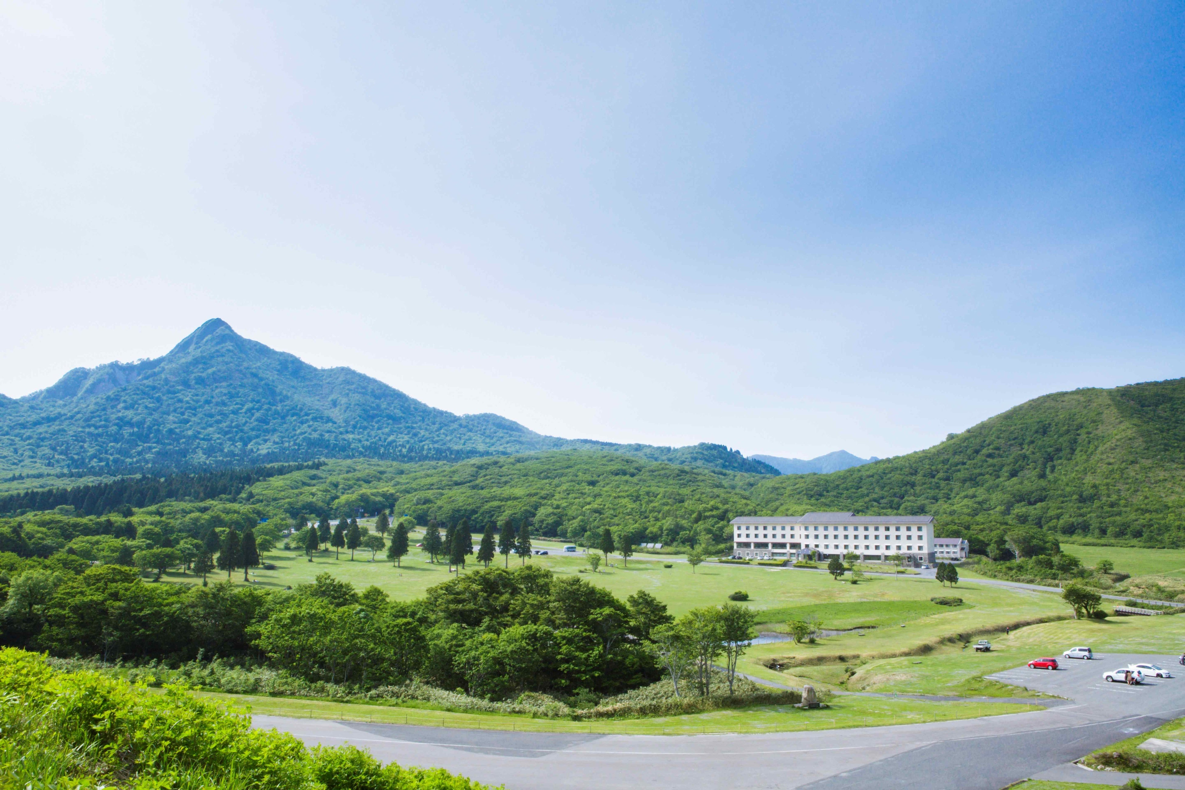 涼を求めて水めぐり　標高920mの高原へ　奥大山には涼を感じる美しい散策スポットがあります　休暇村奥大山で...