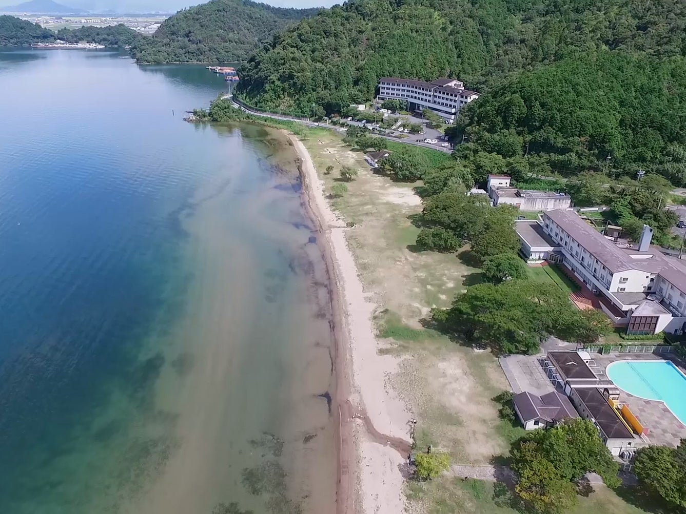 波打ち際まで芝生で快適！水質最高ランク「ＡＡ」の湖水浴場　琵琶湖湖東「宮ヶ浜水泳場」が７月１3日（土）...