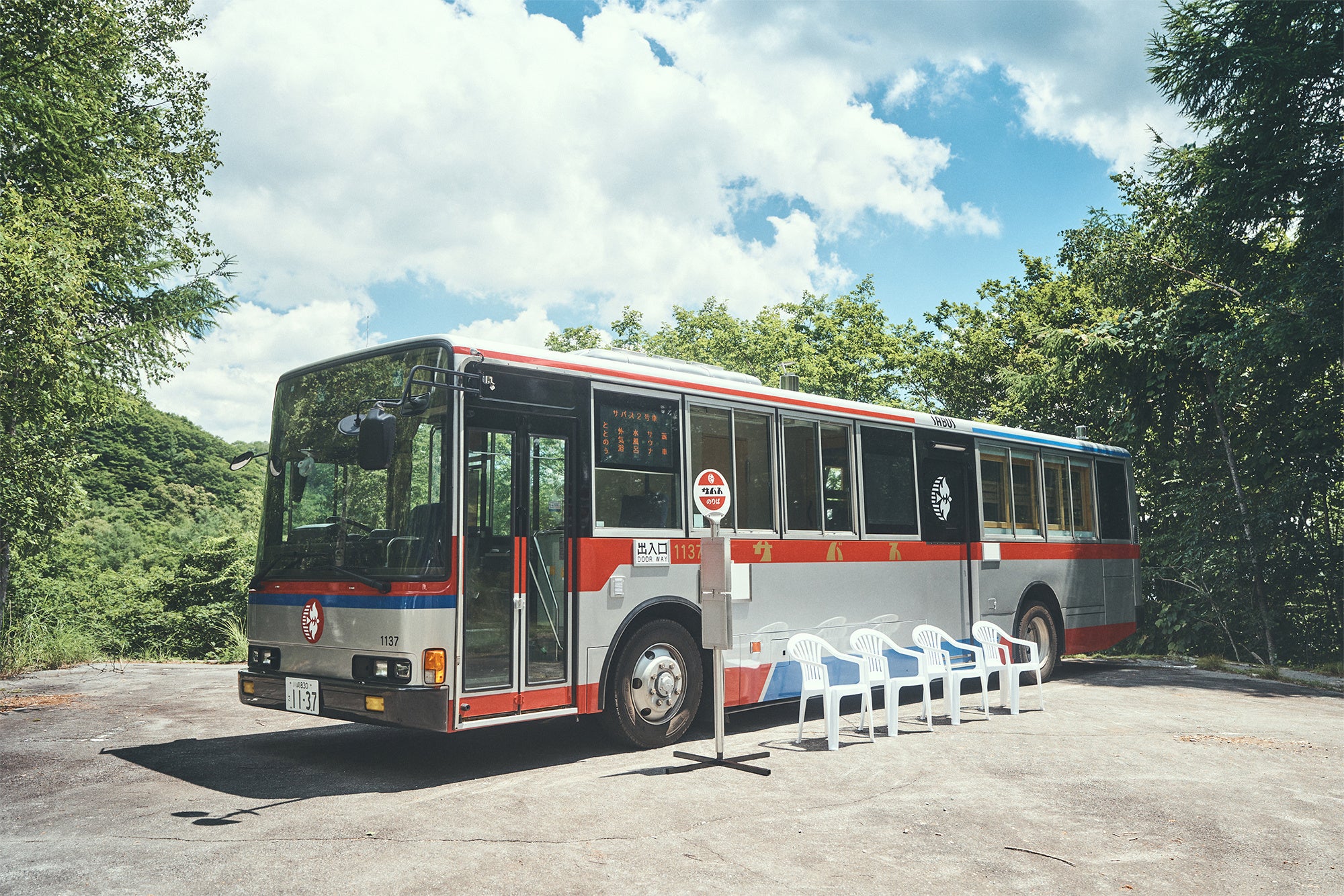 引退した路線バスを使った移動型サウナバス「サバス」2号車が完成しました