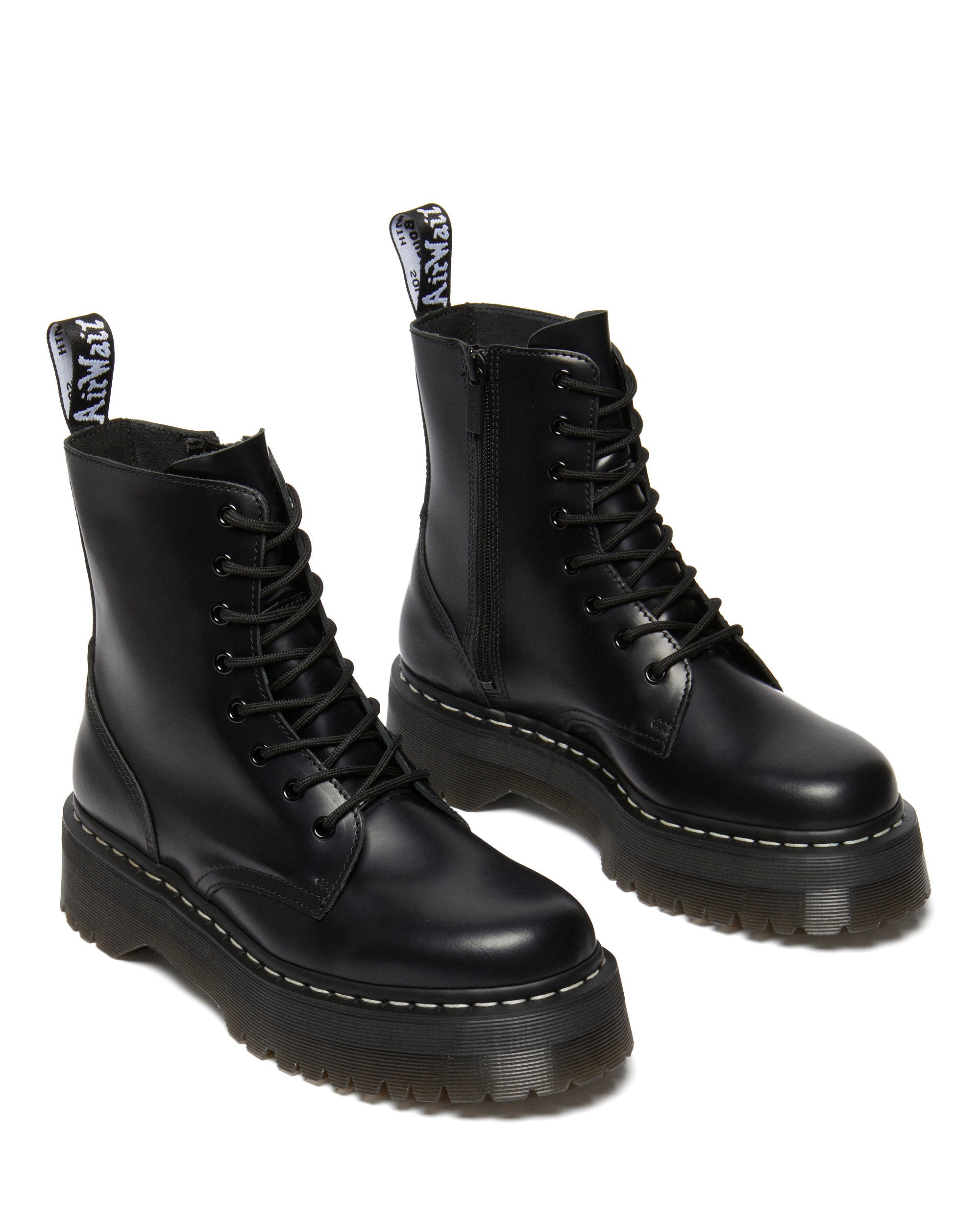 Dr. Martens から日本限定モデルを含む 秋の最新作「ホワイトステッチコレクション」が 7 月 19 日(金)より発...