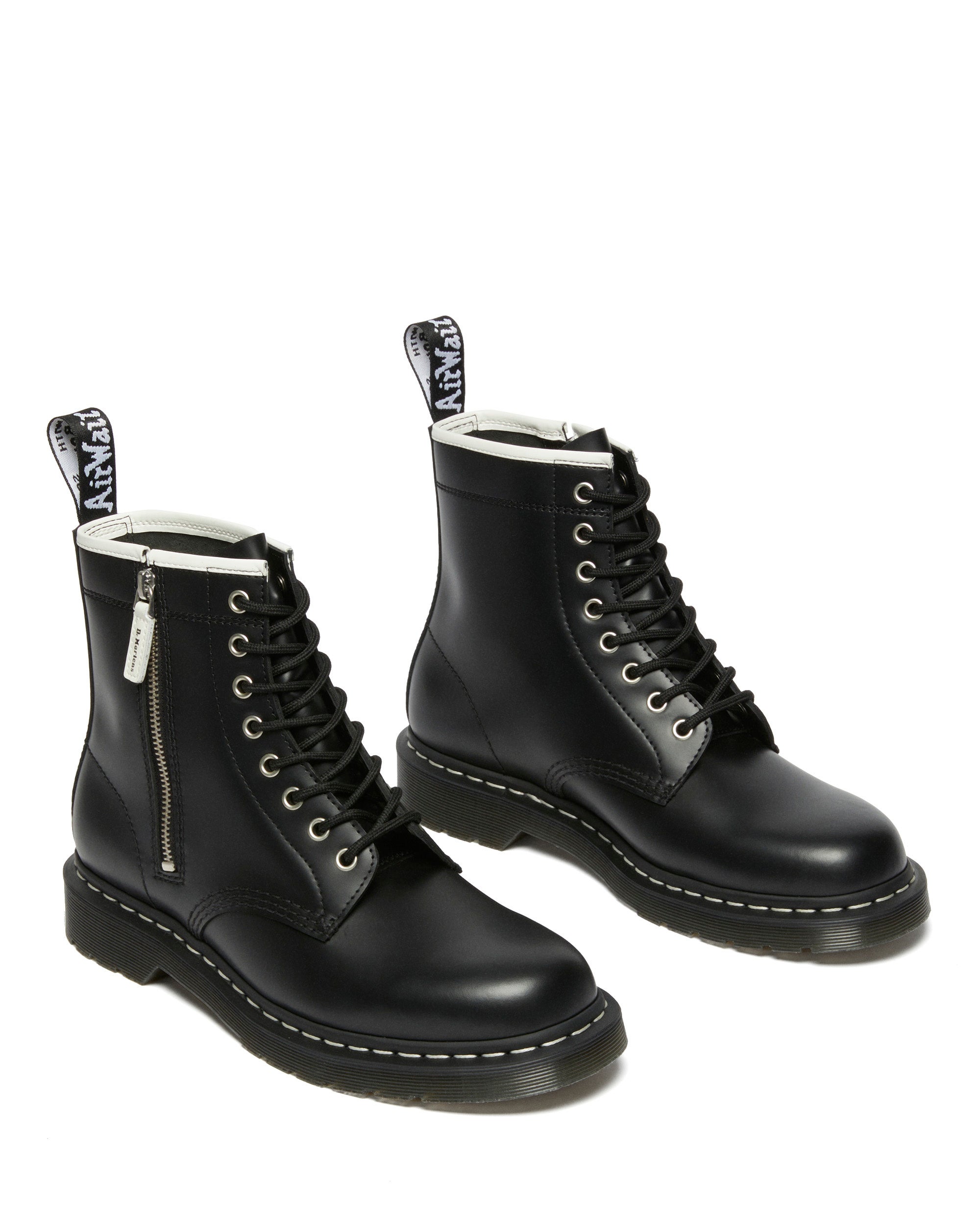 Dr. Martens から日本限定モデルを含む 秋の最新作「ホワイトステッチコレクション」が 7 月 19 日(金)より発...