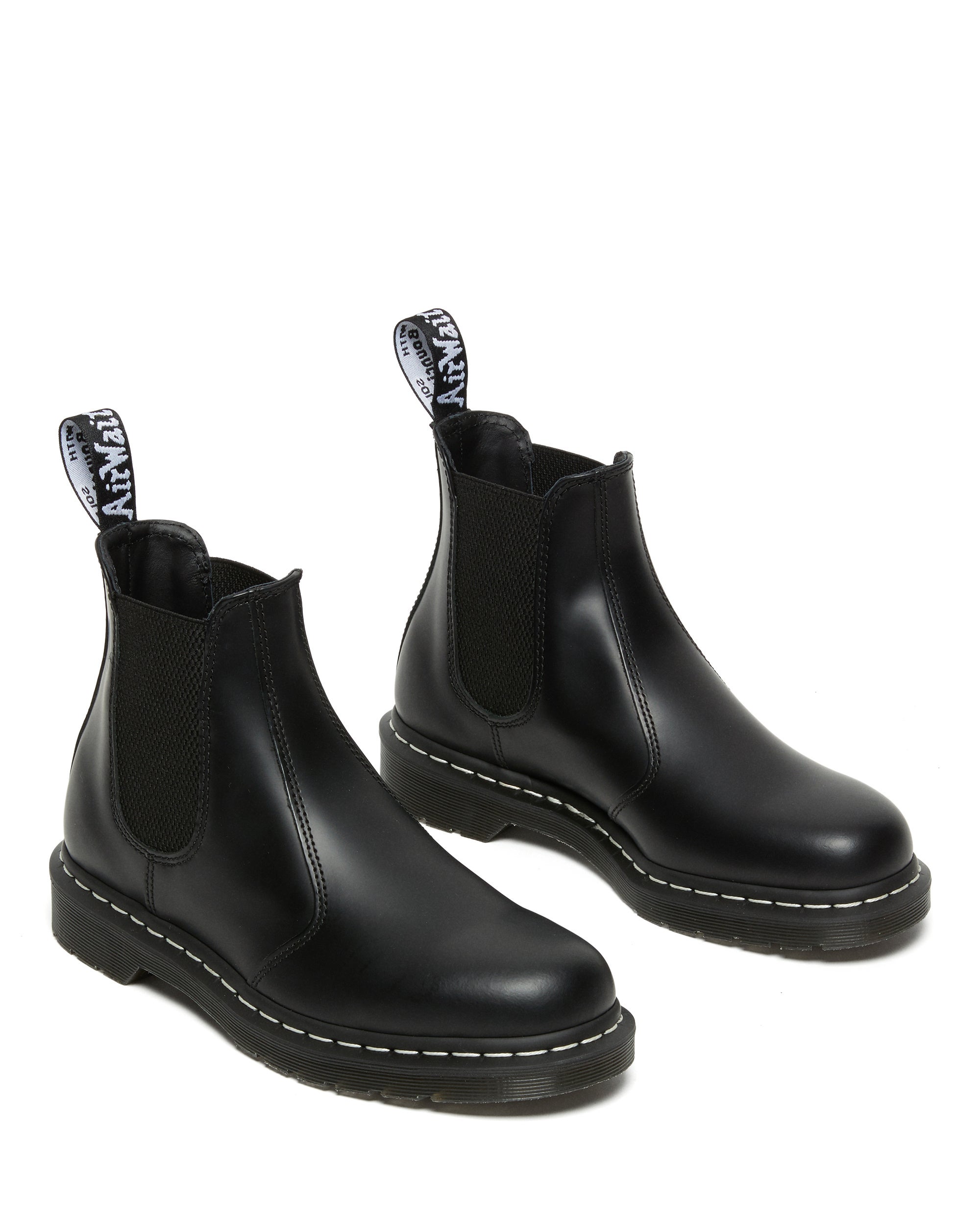 Dr. Martens から日本限定モデルを含む 秋の最新作「ホワイトステッチコレクション」が 7 月 19 日(金)より発...