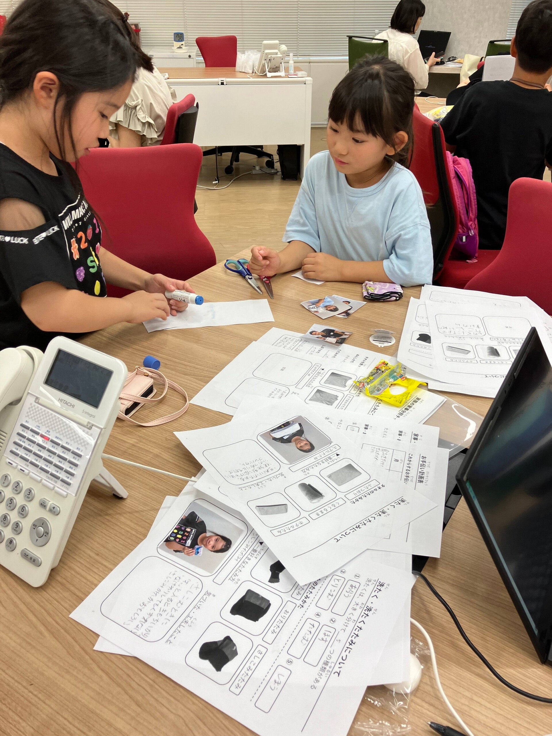 【イベントレポート】小学生の夏休みの“自由研究”課題を会社で解決！ママも助かる「夏休み自由研究イベント」...