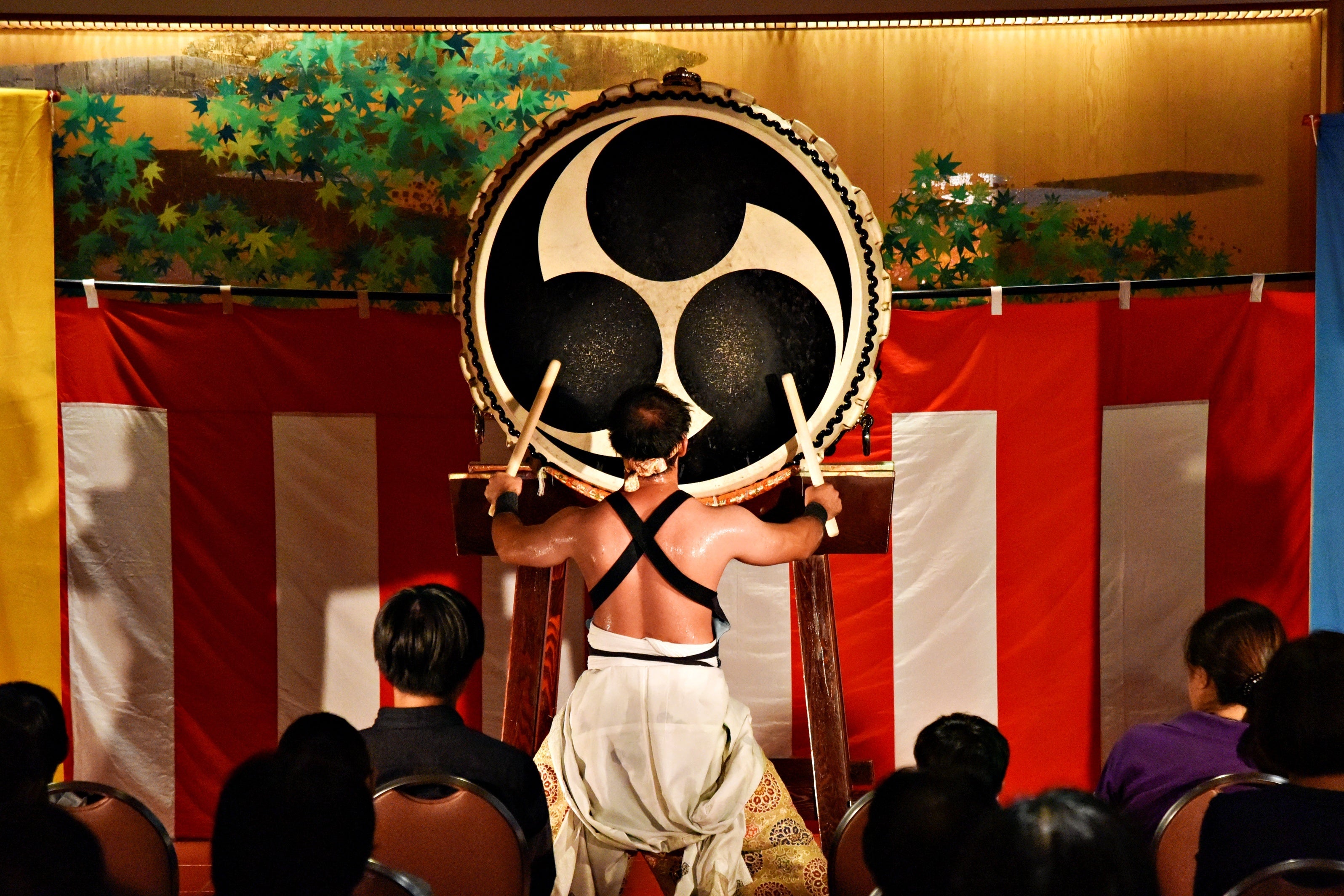 若手芸能家集団『KITAKAGURA-北神楽』と『定山渓 鹿の湯』の新たな挑戦