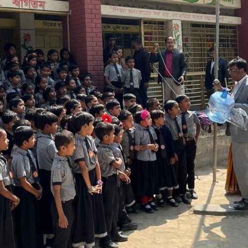 宅配水「クリクラ」を提供する株式会社ナック　バングラデシュの小学校にボトルを寄贈