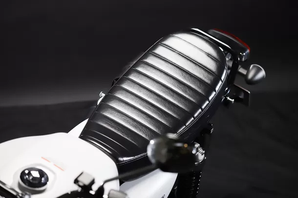 バイクシートブランド「GOODSEAT」からクラシカルな雰囲気を
強調するGB350対応シート“SLENDER for GB350”がリリース