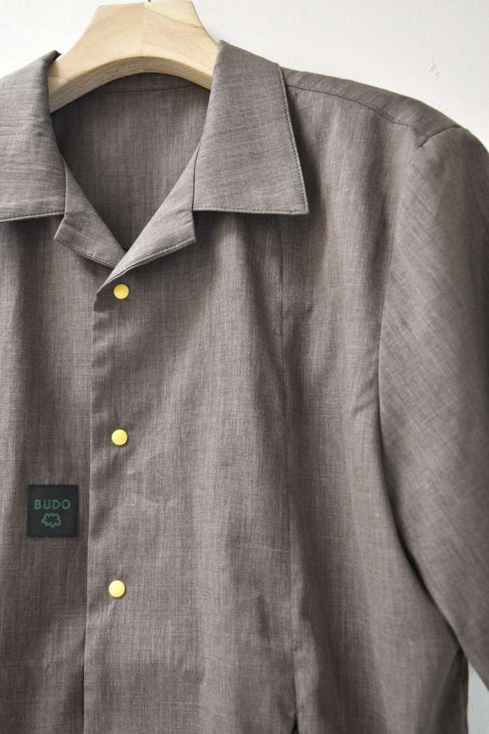 ＜SNAP LINEN SHIRTS＞brown