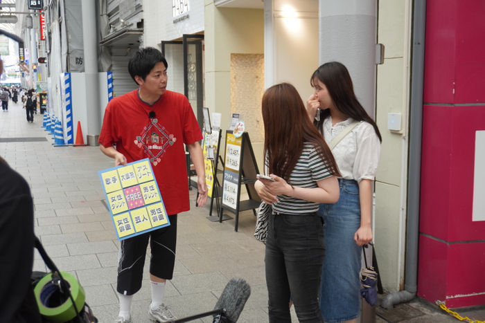 人気お笑いコンビ・コットンが広島でそっくりさん探しに挑戦！