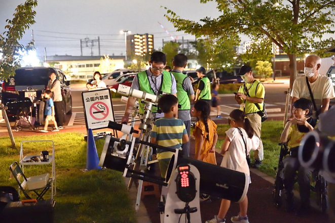 高槻の街ナカ公園で美しい夏の夜空を天体観測