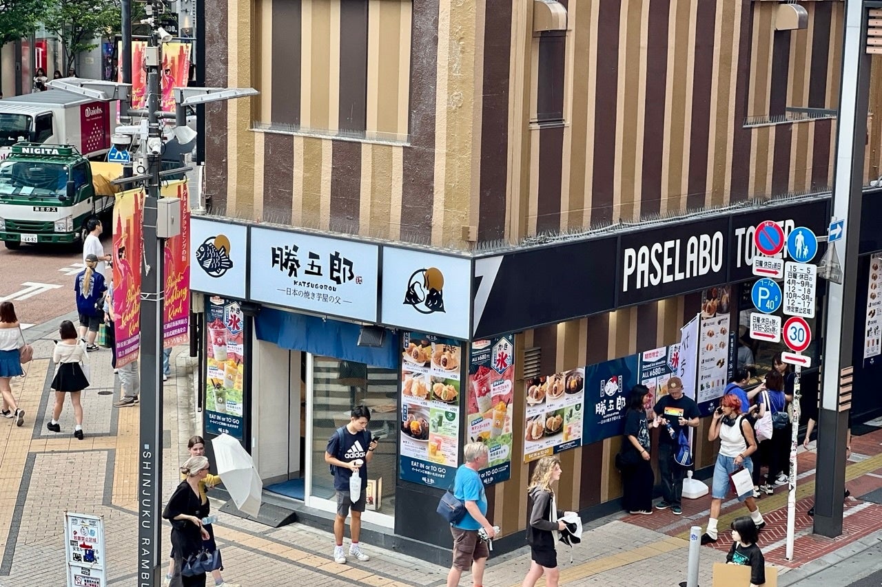 新宿駅徒歩０分で【あんこがはみ出る！ふわふわたいやき】と【ほくほく 焼き芋】を召し上がれ！カラオケパセ...