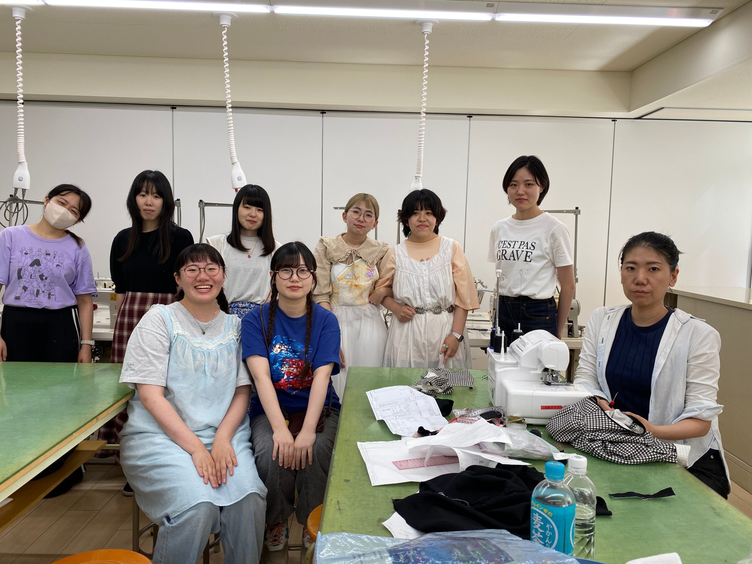 上田安子服飾専門学校、トライアルプログラムで学生が実用性を追求したガーメントバッグをデザイン。社会的意...