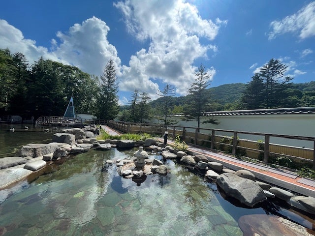 【北海道・北湯沢温泉／緑の風リゾートきたゆざわ】地域3館の湯めぐりがセットに。60周年記念宿泊プランを販...