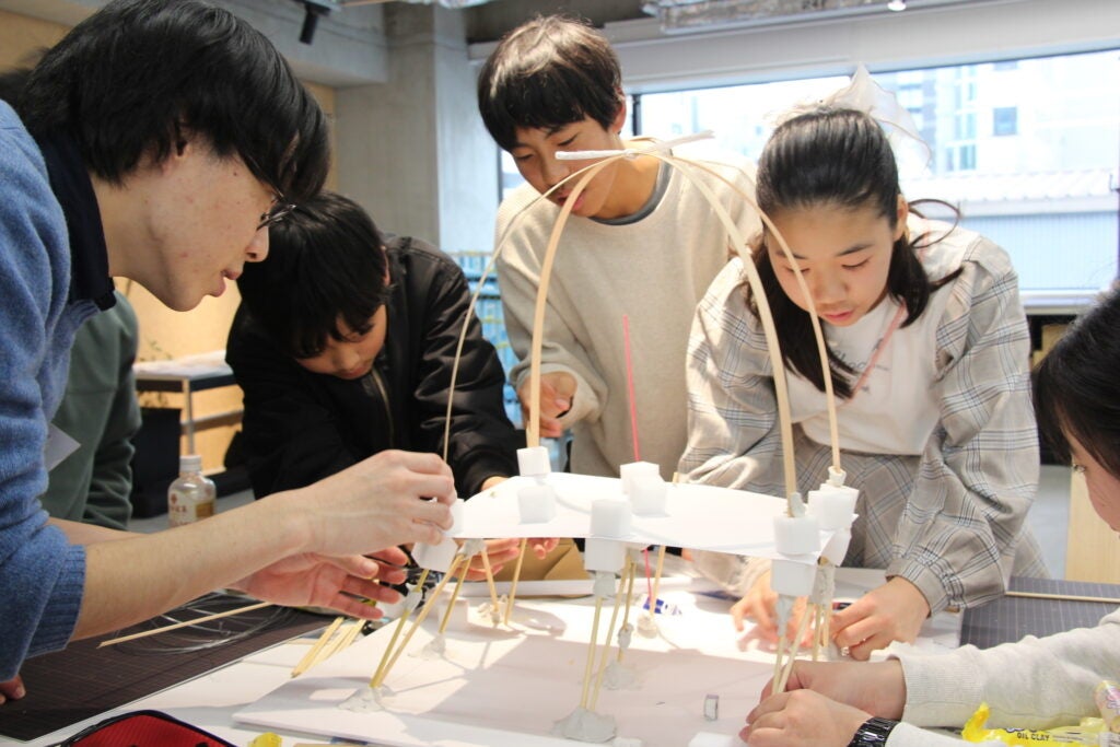 【こども建築塾】子どもたちが「大阪・関西万博のパビリオンの設計」―ー前回の講座で図面が完成、8月10日はい...