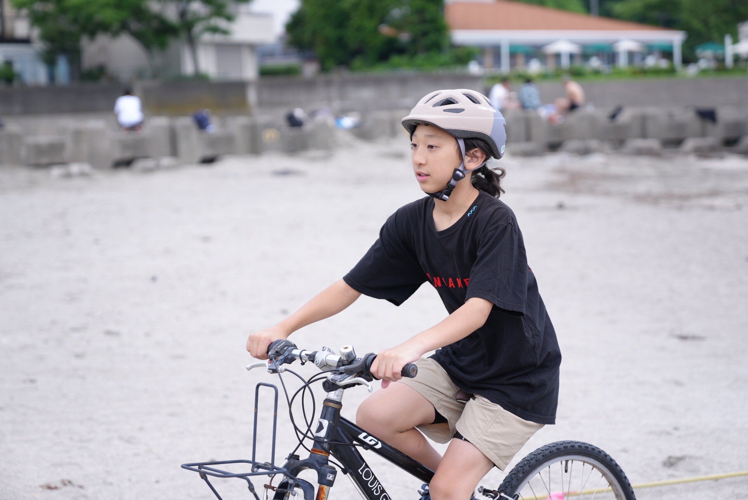 【カッコカワイイを両立！小学生のために作られたヘルメット】圧倒的軽さと豊富なカラバリで自分だけのオシャ...