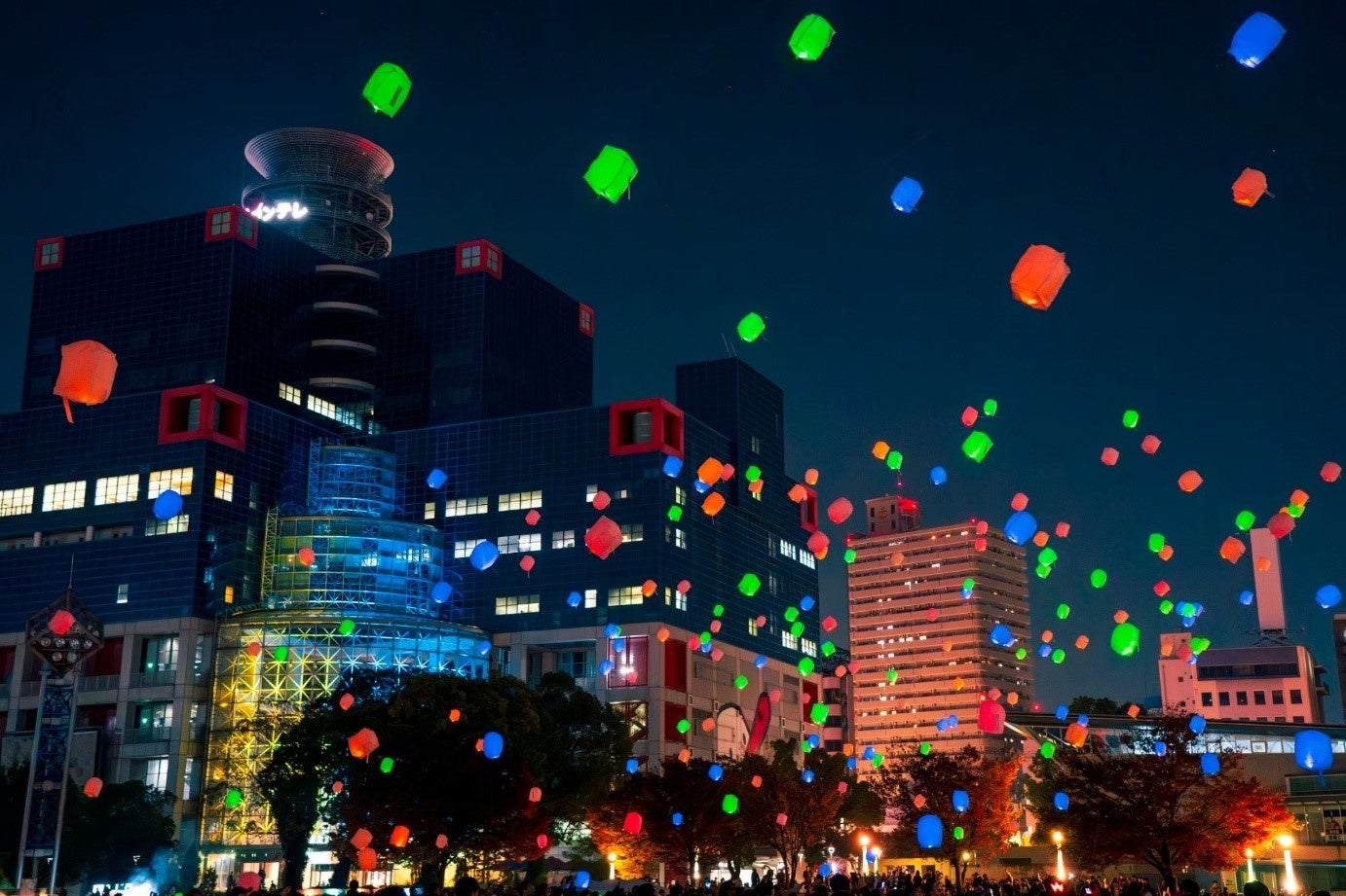 【大阪市】チケット売り切れ必至。カラフルな光が生み出す神秘的な光景！大好評イベント、扇町ランタンフェス...