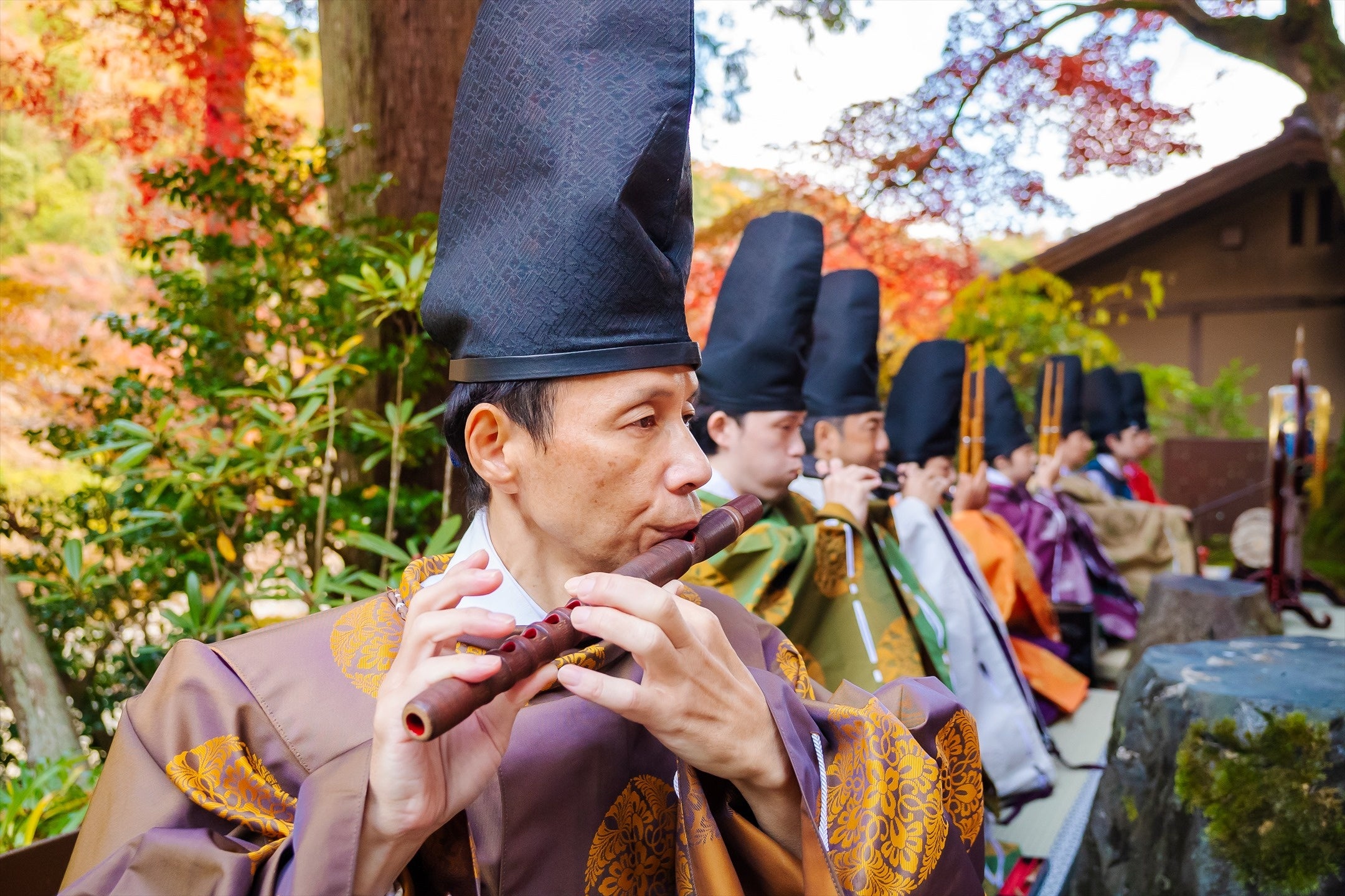 【星のや京都】雅な舞と雅楽（ががく）の幽玄な音色で源氏物語に描かれる風流な一幕へと誘う「星のや紅葉賀（...