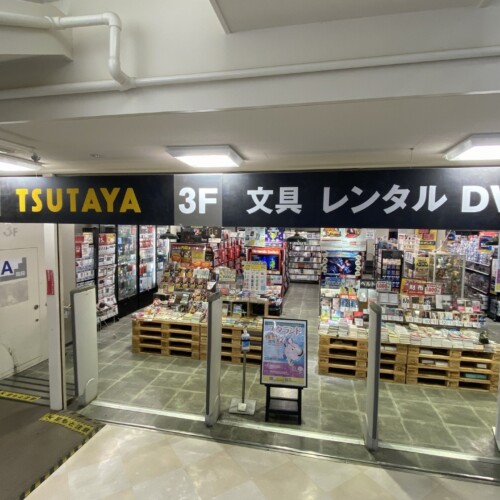 AMN、斎藤企画と共同でTSUTAYA柏駅前店にアニメグッズ自販機設置開始