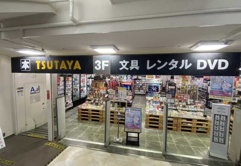 AMN、斎藤企画と共同でTSUTAYA柏駅前店にアニメグッズ自販機設置開始