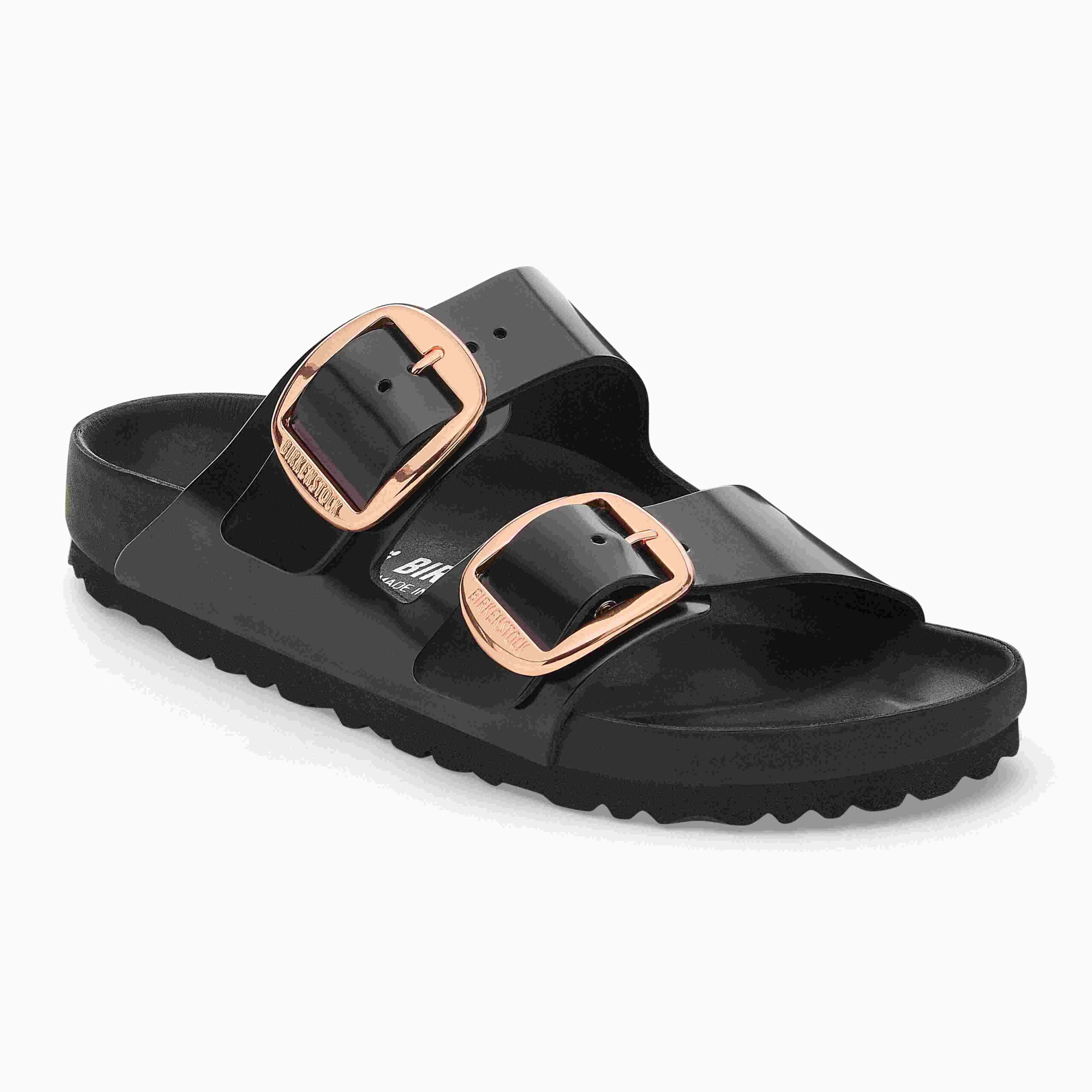 BIRKENSTOCKのシグネチャー、ダブルストラップのARIZONAがシックなカラーとバックルで登場。