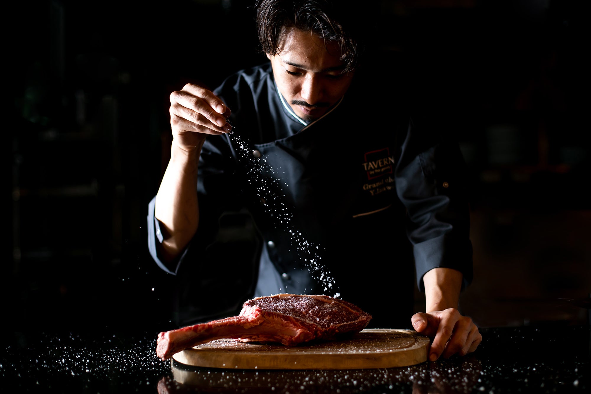 香ばしいうなぎの蒲焼きとジューシーな牛100％パティを合わせたワイルド&ボリューム満点の新感覚グルメ！『肉...