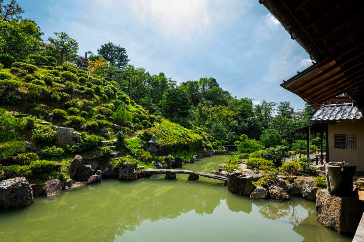 知る人ぞ知る・静かなる京都の名刹「総本山 智積院」／夏季限定の「利休好みの庭」と伝わる名勝庭園と精進料...