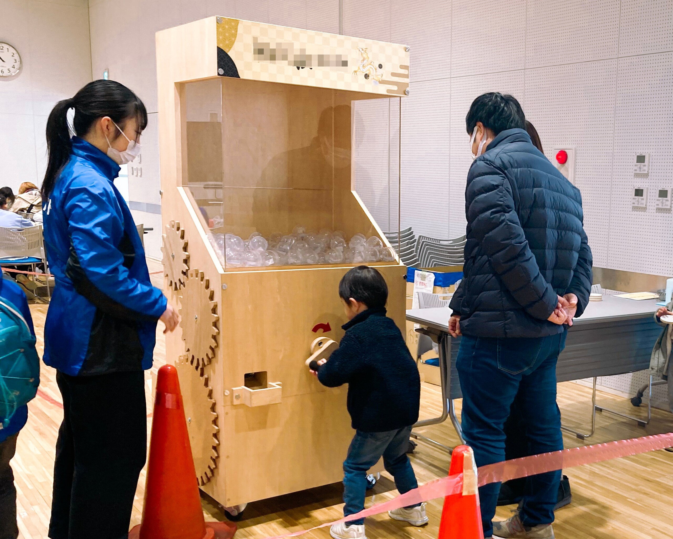 木でできた巨大ガチャ「MOKUガチャ®︎」のレンタル開始