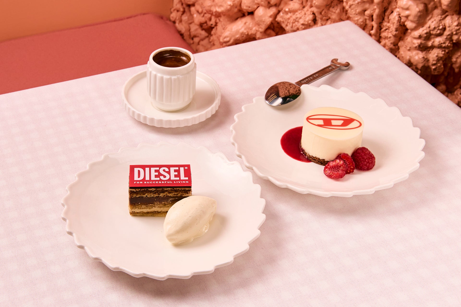 Cucina Diesel Farmに暑さを吹き飛ばすひんやりスイーツとDIESELロゴのアイコニックなケーキが新登場