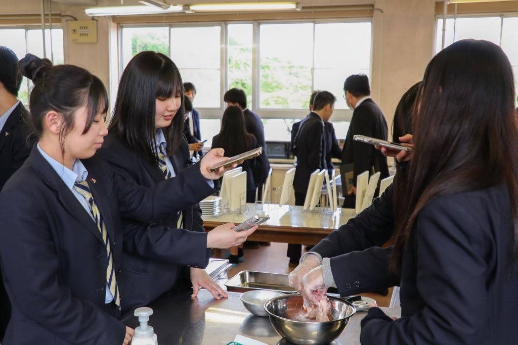 【高校生×食品メーカー×飲食店の新たな取り組み】宮城県鹿島台商業高等学校生徒考案「森林どり」コラボメニュ...