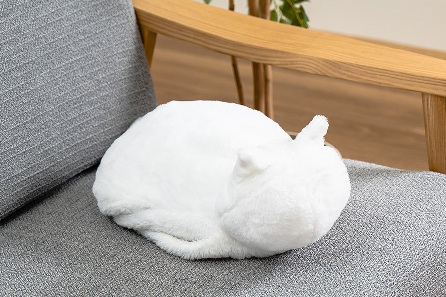 【待望の新色登場！】猫型フォルムと、とろふわな手触り「蓄熱式 電気湯たんぽ にゃたんぽ」にブラウンが加わ...