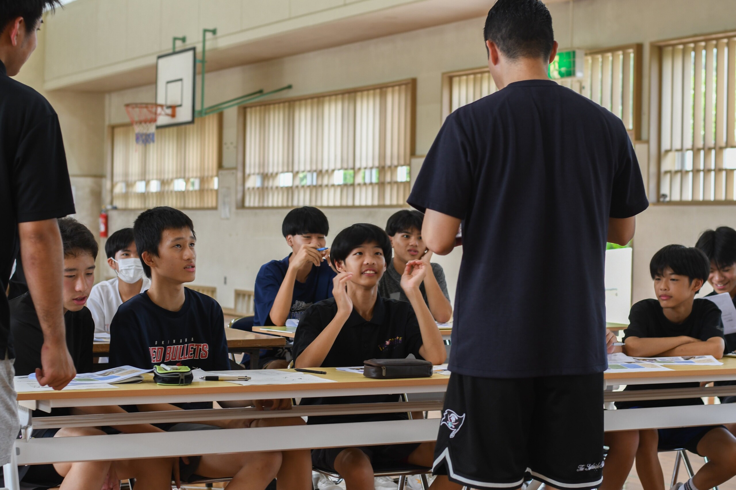 沖縄県豊見城市の中学生がサトウキビ由来の環境配慮型Tシャツをデザイン販売