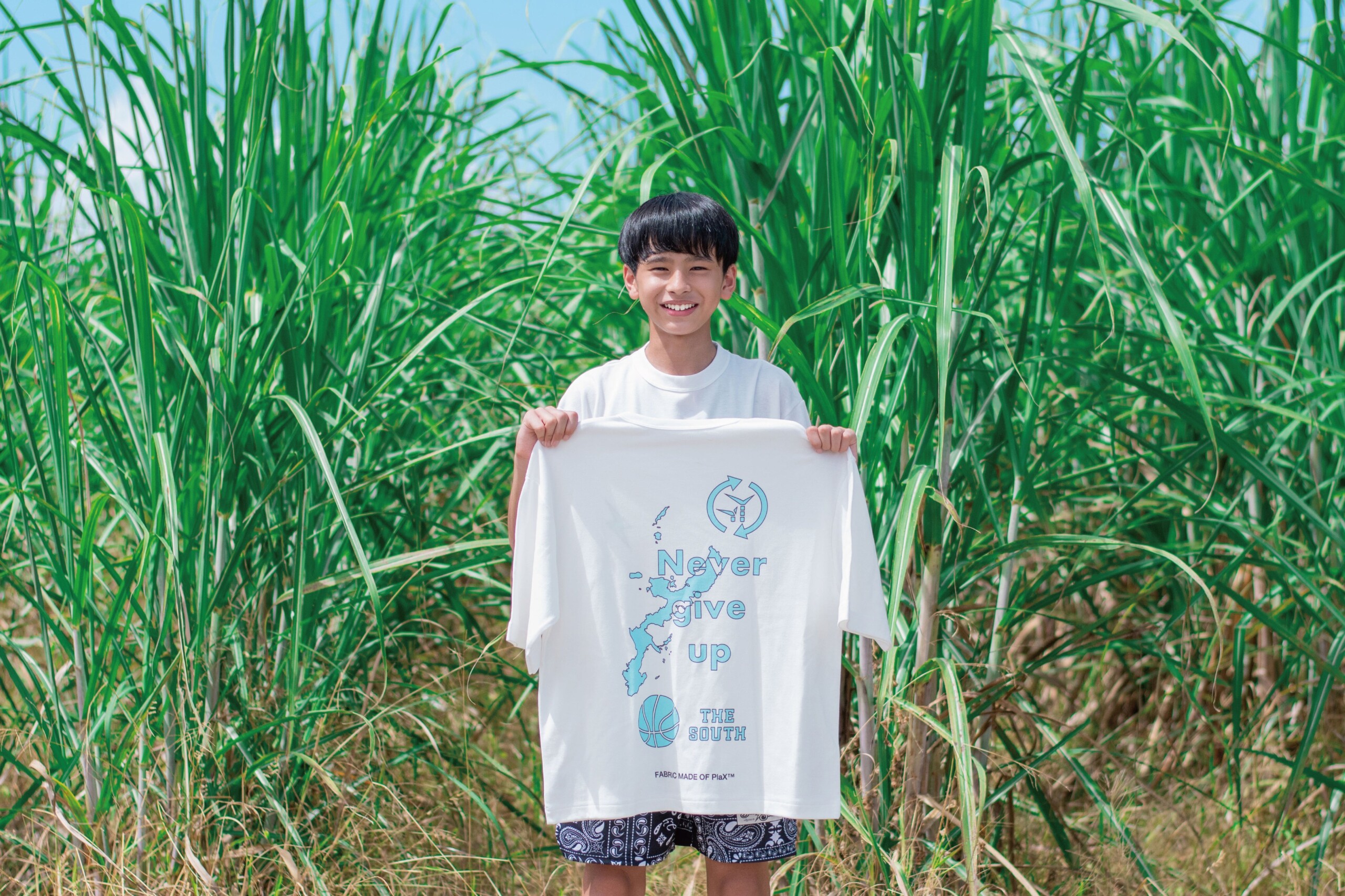 沖縄県豊見城市の中学生がサトウキビ由来の環境配慮型Tシャツをデザイン販売