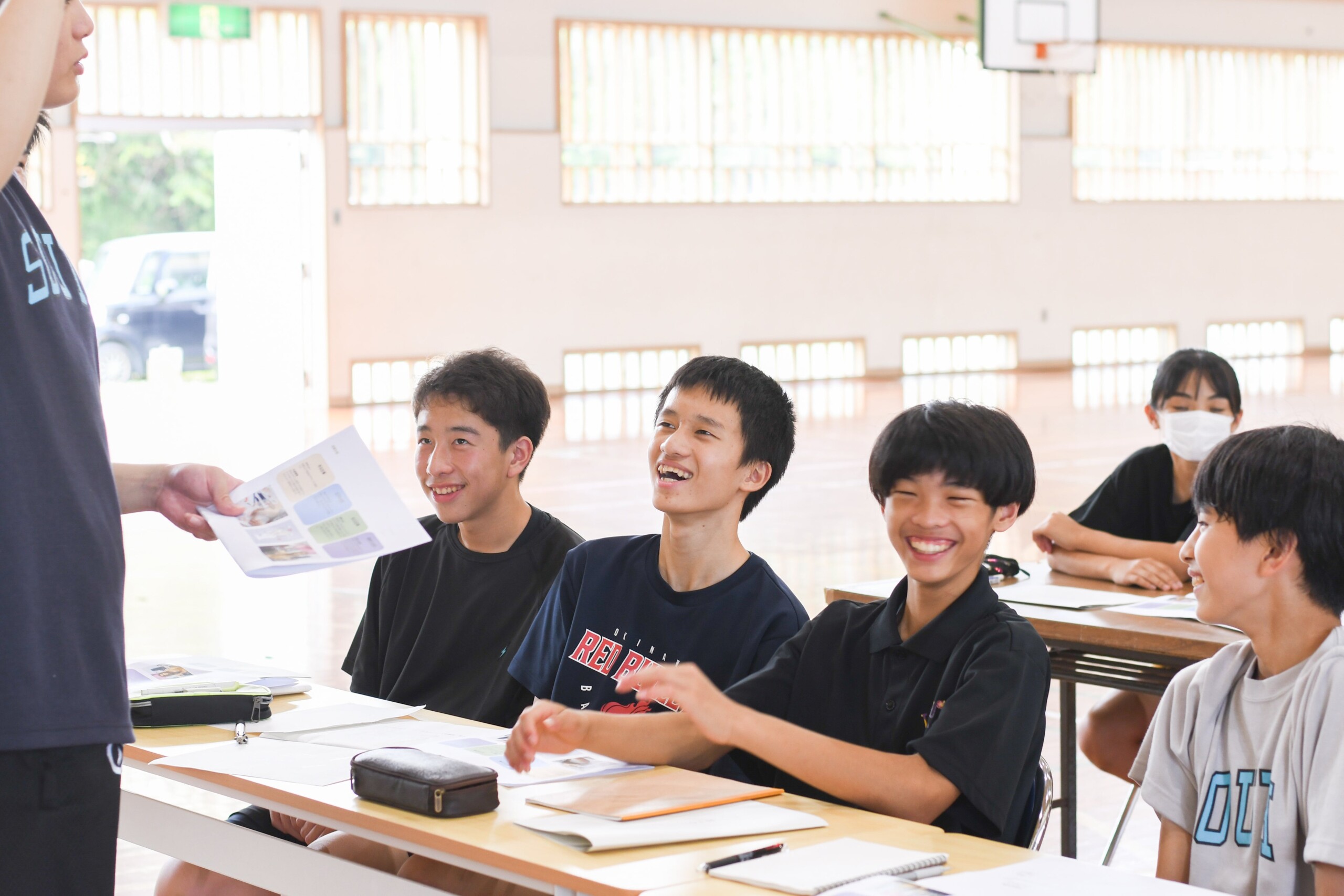 沖縄県豊見城市の中学生がサトウキビ由来の環境配慮型Tシャツをデザイン販売