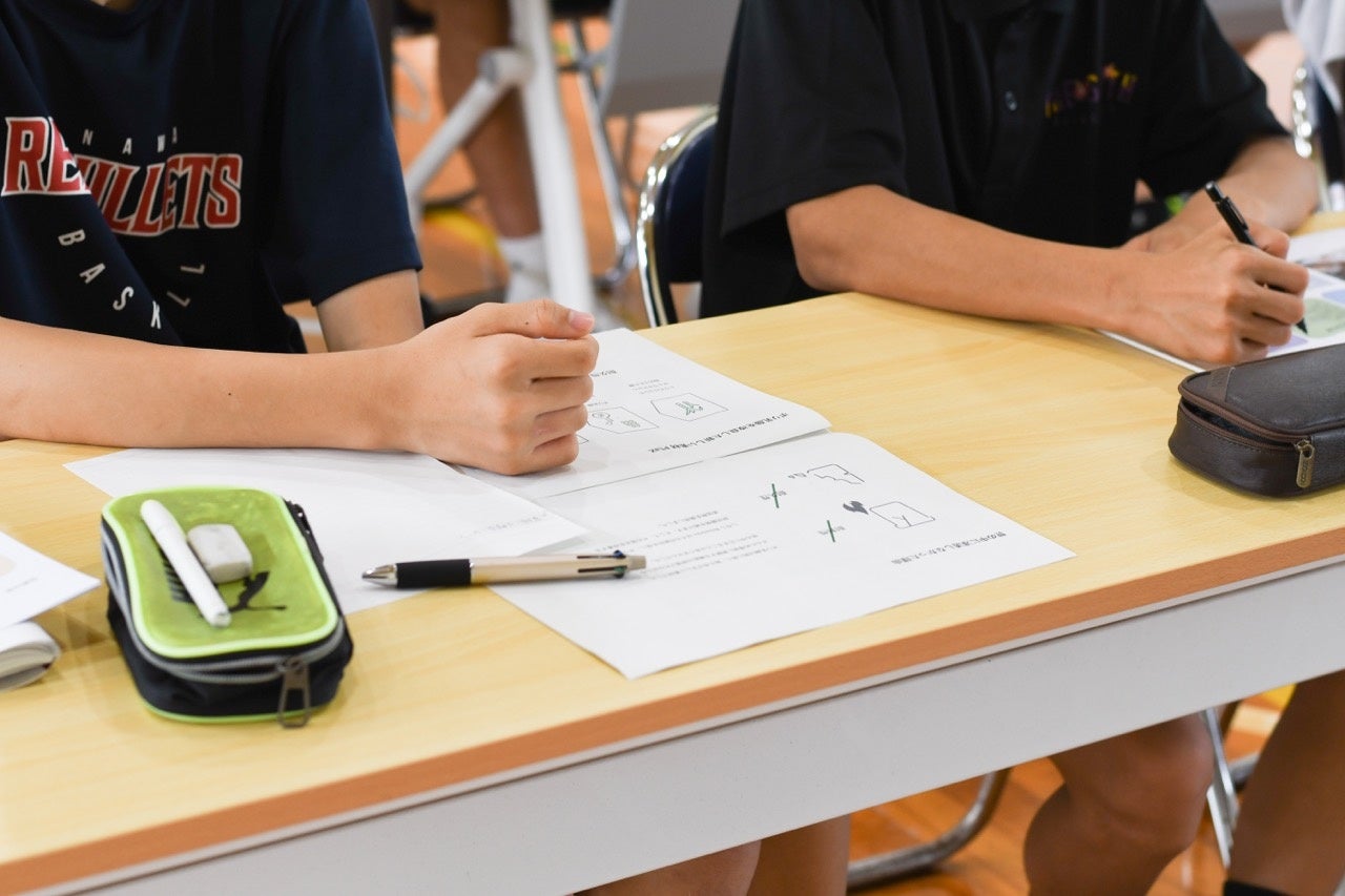 沖縄県豊見城市の中学生がサトウキビ由来の環境配慮型Tシャツをデザイン販売